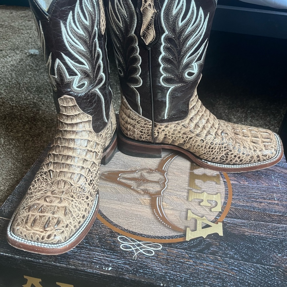 Men’s custom caiman boot